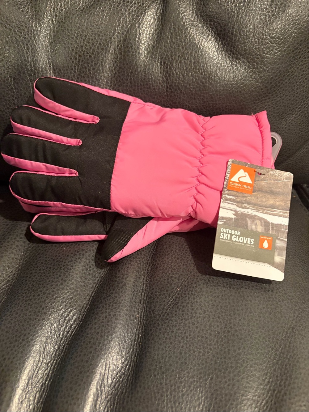 Ozark Trail Pink and Black women Ski Gloves Small Medium